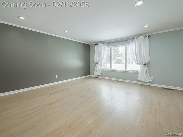 2365 Niagara Drive, Troy, MI 48083