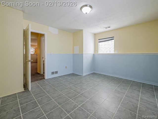 2365 Niagara Drive, Troy, MI 48083