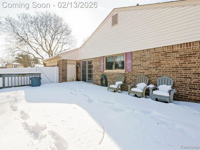 2365 Niagara Drive, Troy, MI 48083