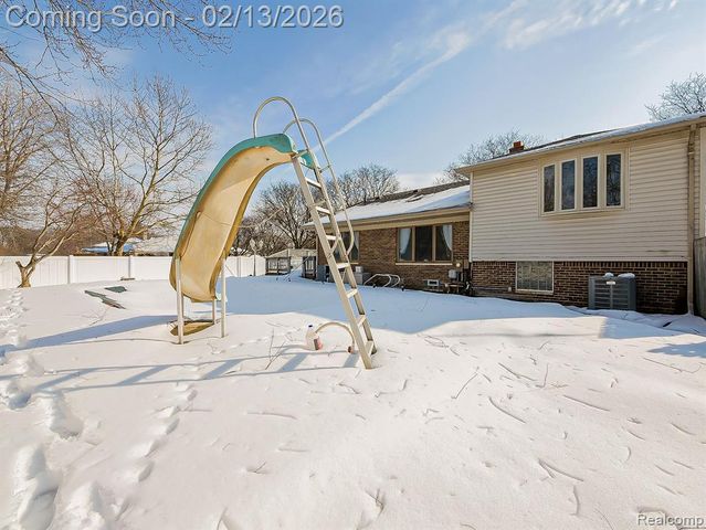 2365 Niagara Drive, Troy, MI 48083