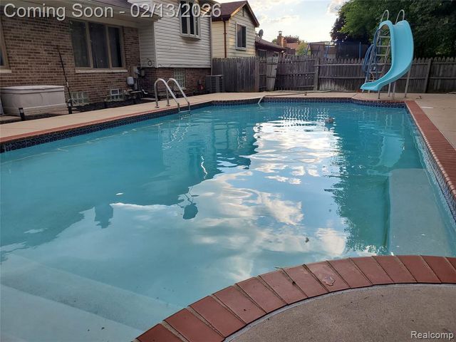 2365 Niagara Drive, Troy, MI 48083