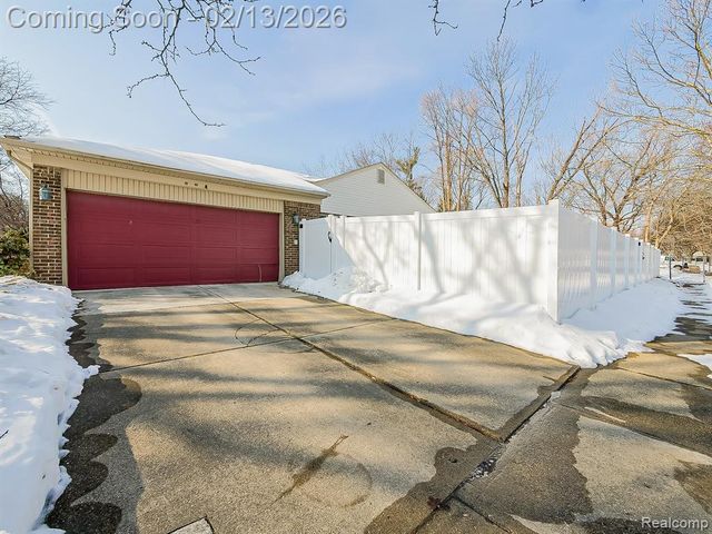 2365 Niagara Drive, Troy, MI 48083