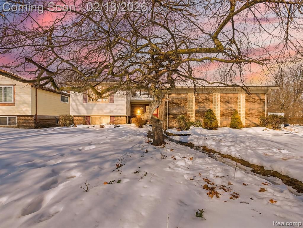 2365 Niagara Drive, Troy, MI 48083