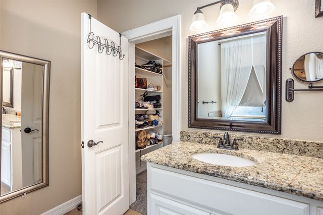 700 Mary Lee Lane, Collinsville, TX 76233