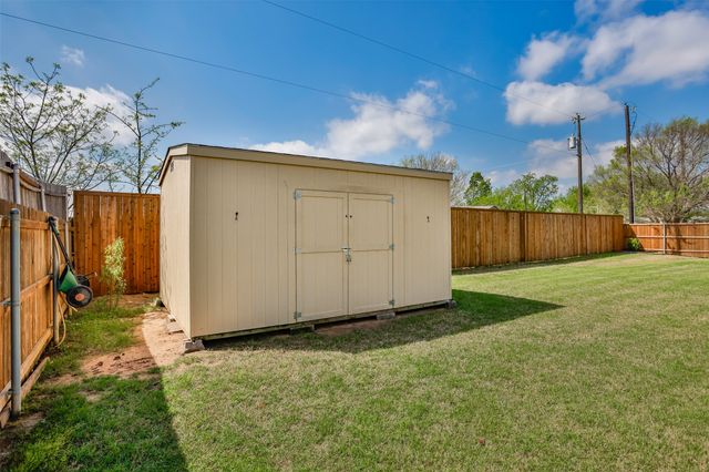 700 Mary Lee Lane, Collinsville, TX 76233