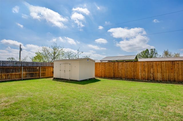 700 Mary Lee Lane, Collinsville, TX 76233