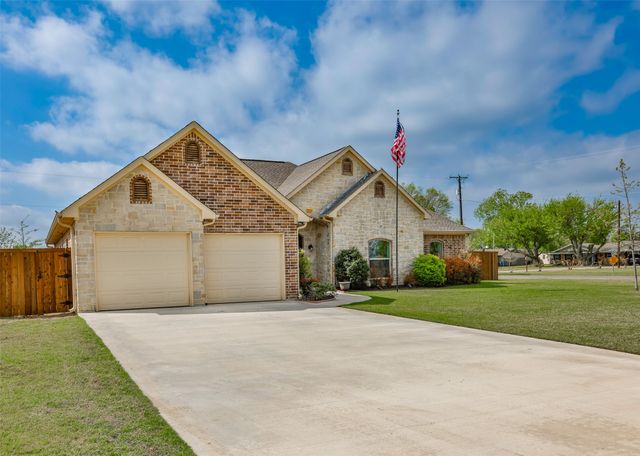 700 Mary Lee Lane, Collinsville, TX 76233