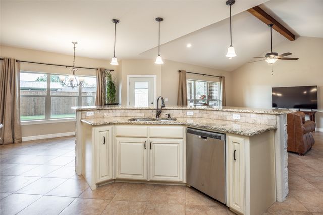 700 Mary Lee Lane, Collinsville, TX 76233