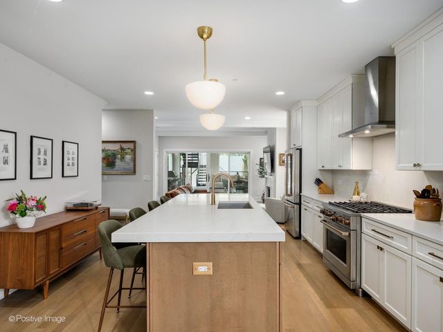 1938 N Sawyer Avenue 1, Chicago, IL 60647