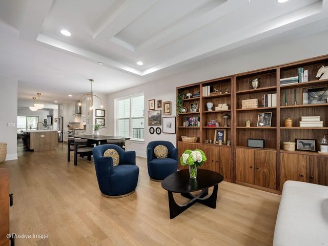 1938 N Sawyer Avenue 1, Chicago, IL 60647