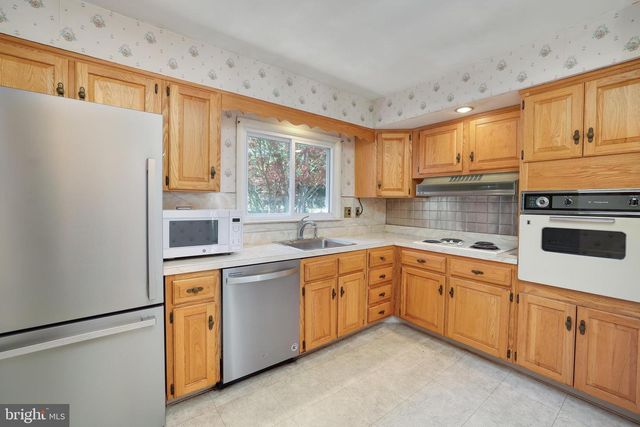 2323 LAKEVIEW DR, Yardley, PA 19067