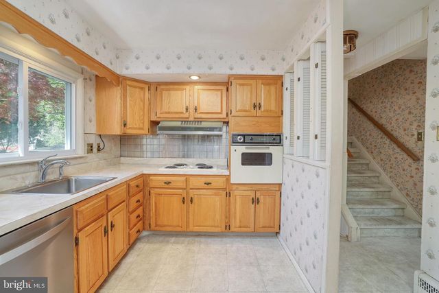 2323 LAKEVIEW DR, Yardley, PA 19067