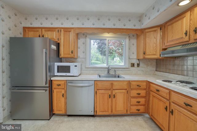 2323 LAKEVIEW DR, Yardley, PA 19067