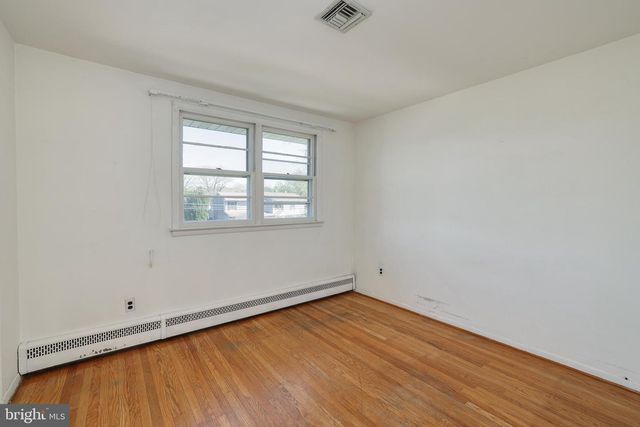 2323 LAKEVIEW DR, Yardley, PA 19067