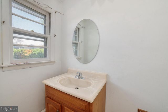 2323 LAKEVIEW DR, Yardley, PA 19067