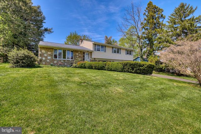 2323 LAKEVIEW DR, Yardley, PA 19067