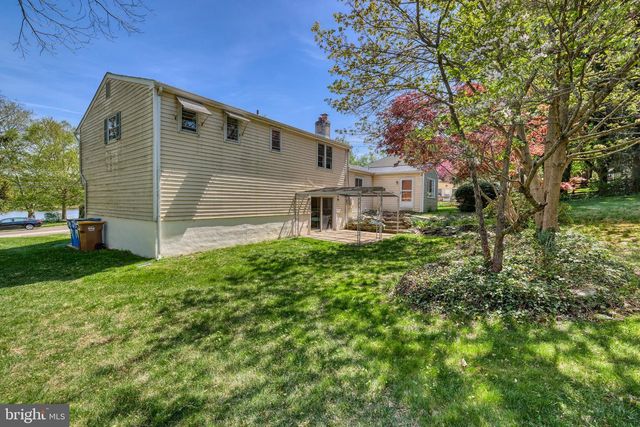 2323 LAKEVIEW DR, Yardley, PA 19067