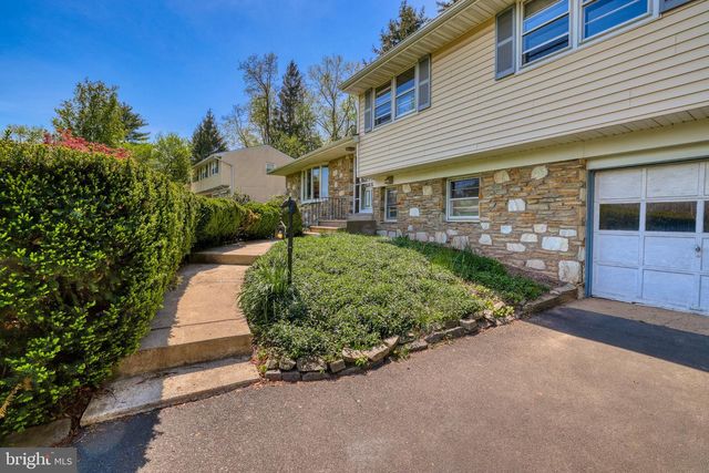 2323 LAKEVIEW DR, Yardley, PA 19067