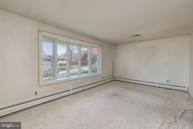 2323 LAKEVIEW DR, Yardley, PA 19067