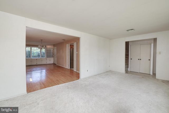 2323 LAKEVIEW DR, Yardley, PA 19067