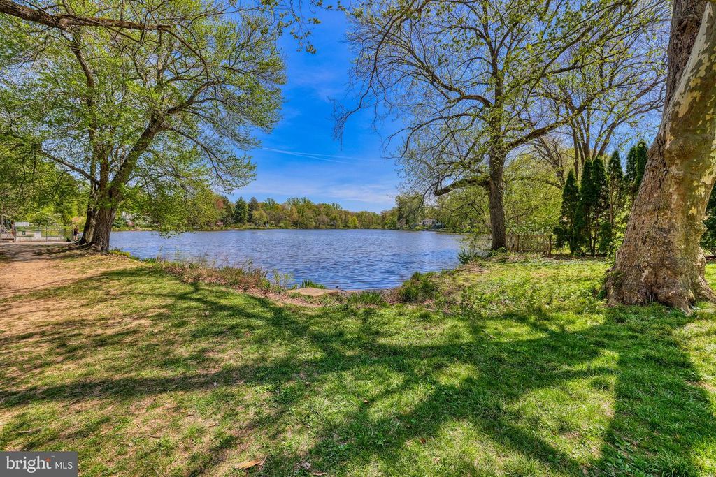 2323 LAKEVIEW DR, Yardley, PA 19067