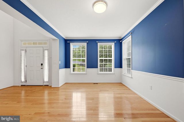 210 WOODS DR, Cross Junction, VA 22625