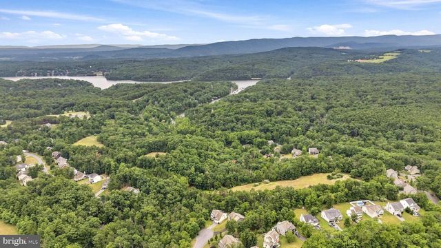 210 WOODS DR, Cross Junction, VA 22625