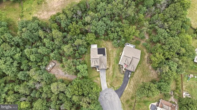 210 WOODS DR, Cross Junction, VA 22625