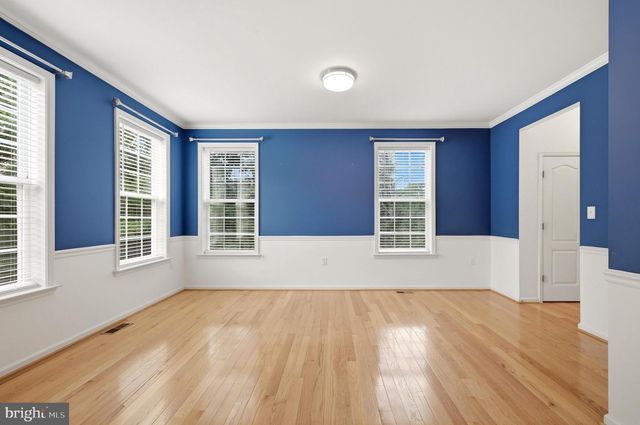 210 WOODS DR, Cross Junction, VA 22625