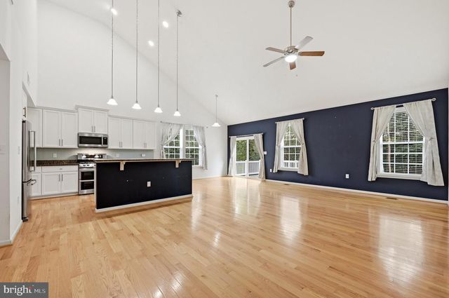 210 WOODS DR, Cross Junction, VA 22625