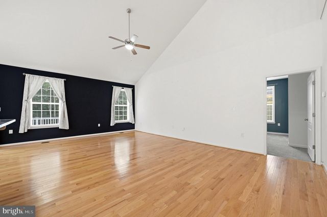 210 WOODS DR, Cross Junction, VA 22625