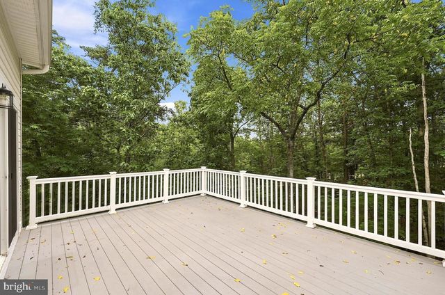 210 WOODS DR, Cross Junction, VA 22625