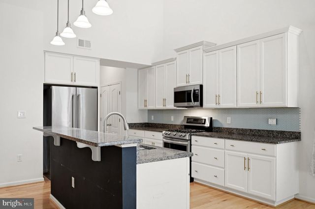 210 WOODS DR, Cross Junction, VA 22625