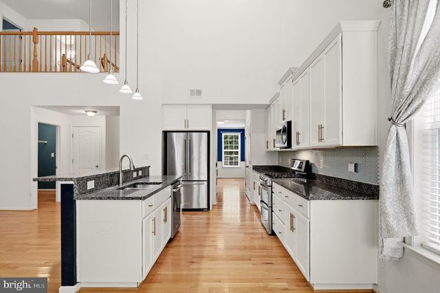 210 WOODS DR, Cross Junction, VA 22625