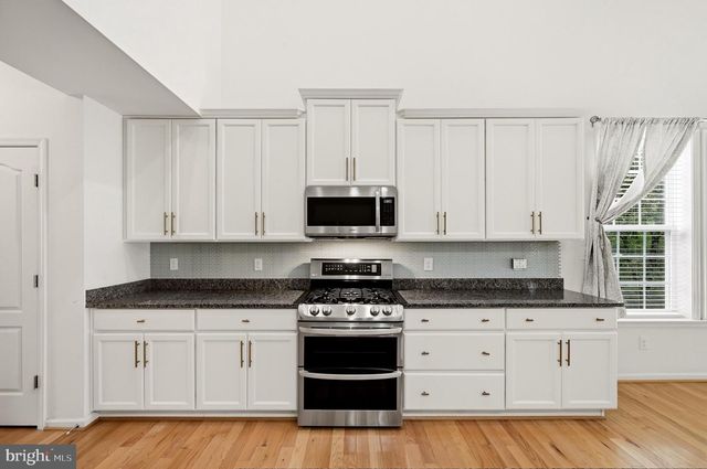 210 WOODS DR, Cross Junction, VA 22625