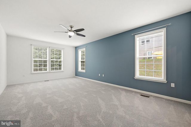 210 WOODS DR, Cross Junction, VA 22625