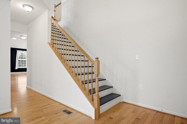 210 WOODS DR, Cross Junction, VA 22625