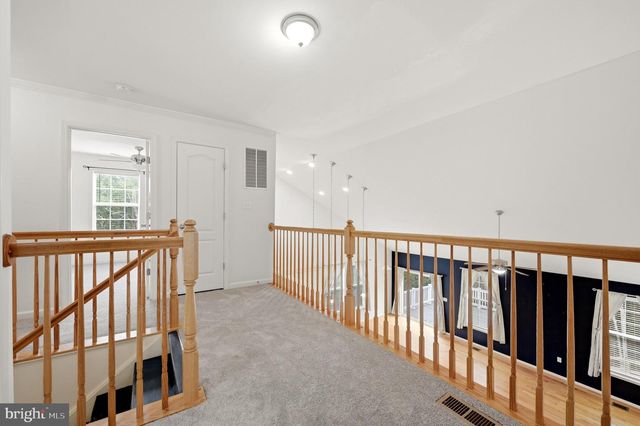 210 WOODS DR, Cross Junction, VA 22625