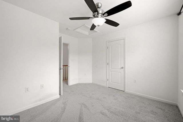 210 WOODS DR, Cross Junction, VA 22625