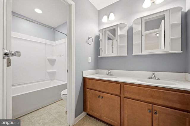 210 WOODS DR, Cross Junction, VA 22625