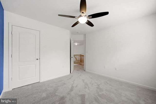 210 WOODS DR, Cross Junction, VA 22625