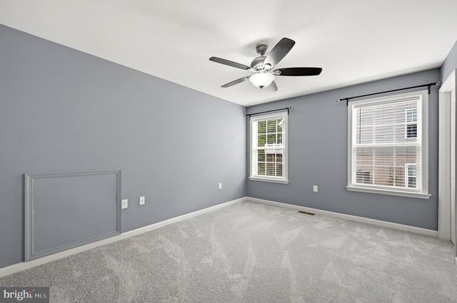 210 WOODS DR, Cross Junction, VA 22625