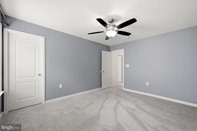 210 WOODS DR, Cross Junction, VA 22625