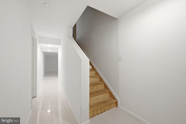 210 WOODS DR, Cross Junction, VA 22625