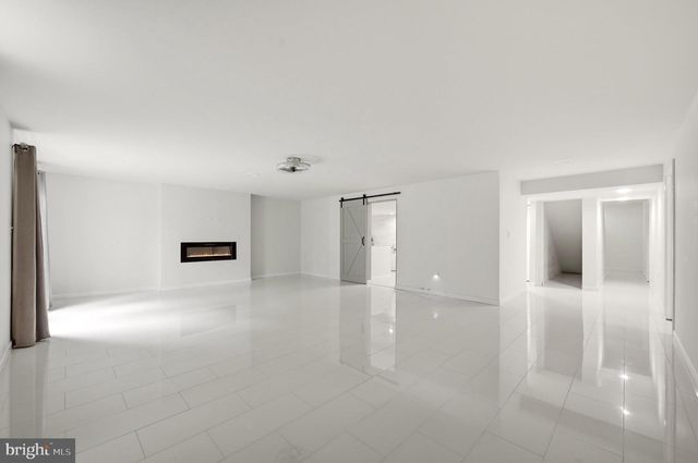 210 WOODS DR, Cross Junction, VA 22625