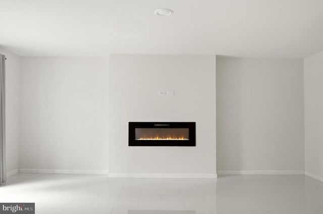 210 WOODS DR, Cross Junction, VA 22625