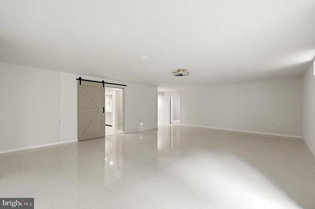 210 WOODS DR, Cross Junction, VA 22625