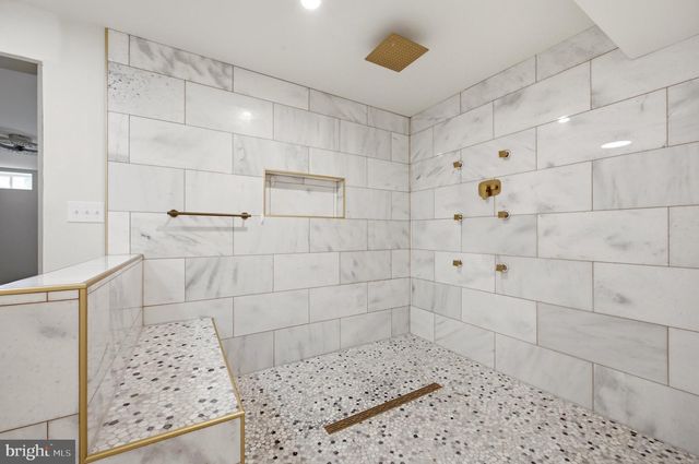 210 WOODS DR, Cross Junction, VA 22625