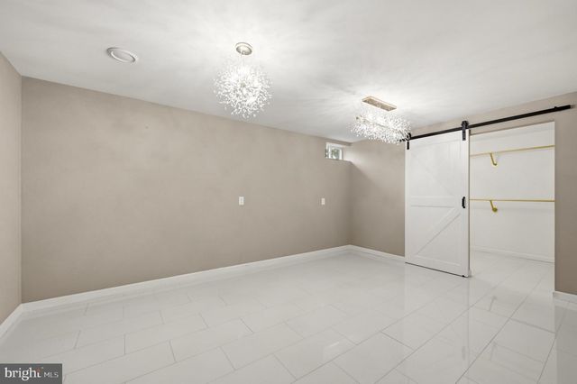 210 WOODS DR, Cross Junction, VA 22625