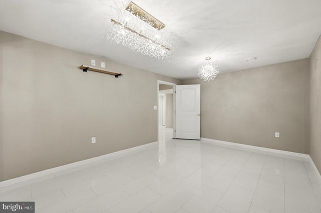 210 WOODS DR, Cross Junction, VA 22625